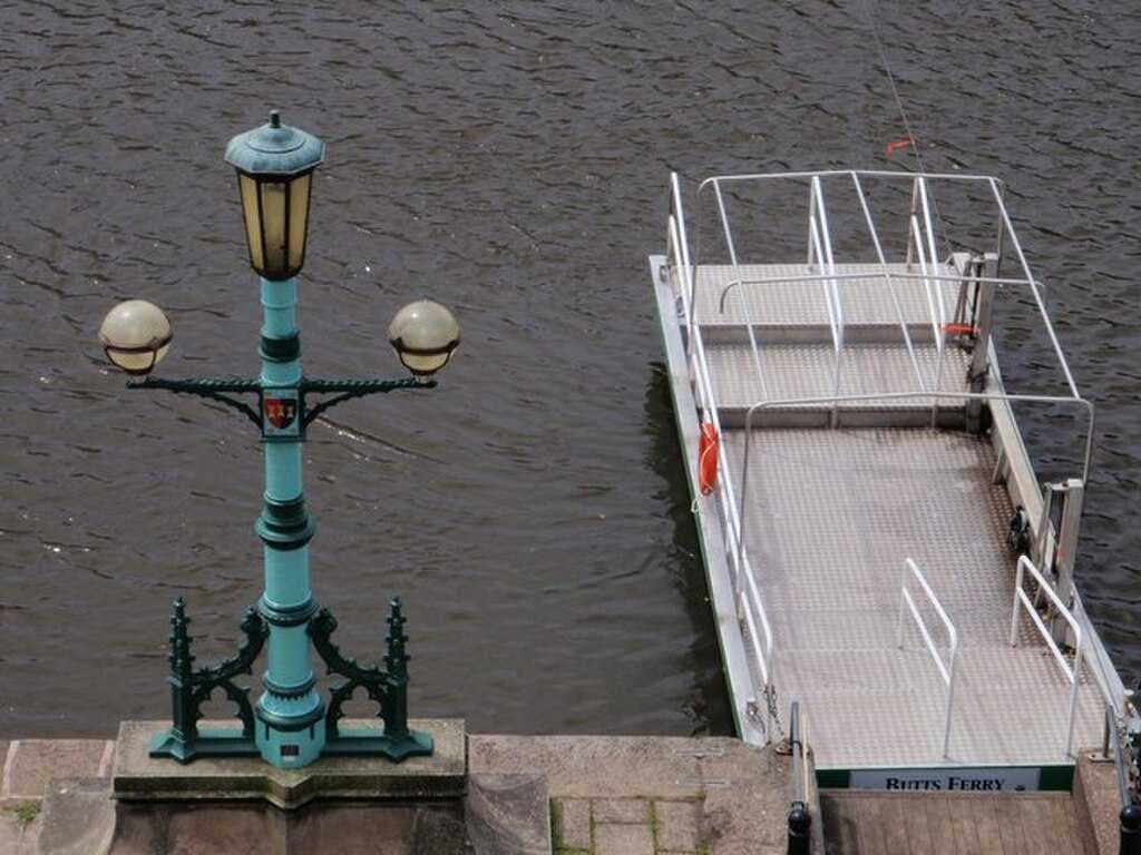 Lamp standard from the 1905 Exe bridge, installed at Butts Ferry on Exeter Quayside in 1983
