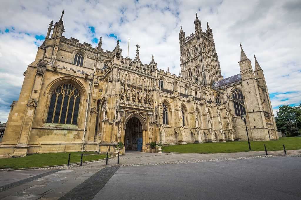 Gloucester Cathedral housed the Parliament between 1378 and 1406.