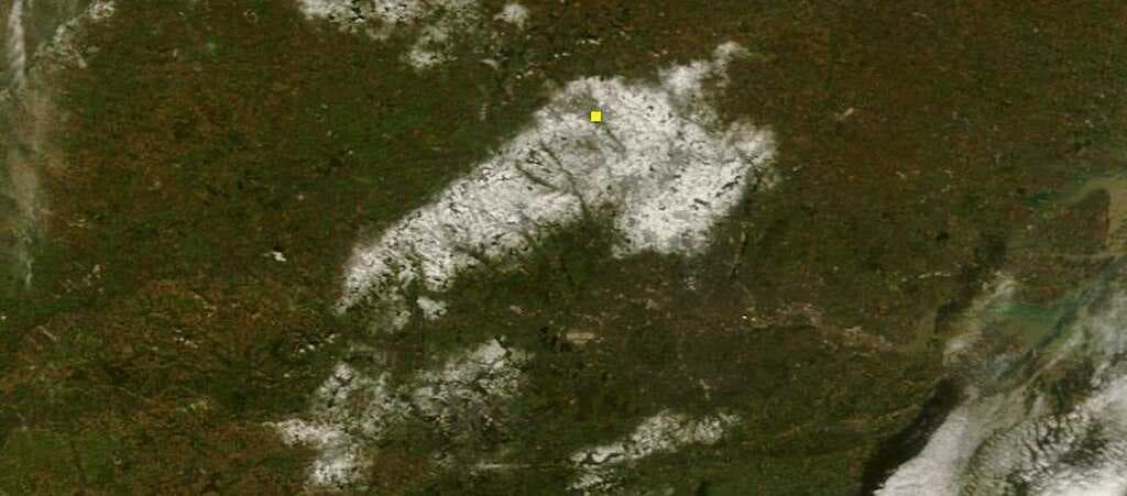 Snow accumulation over the Chiltern Hills during October 2008 snowfall, Luton is denoted by the yellow dot.
