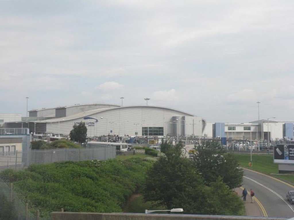 Luton travel image