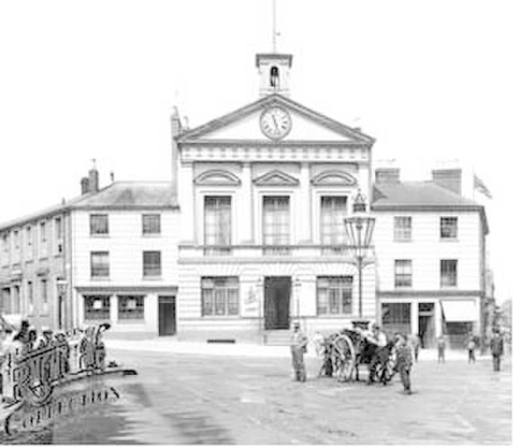 The first town hall was destroyed in 1919