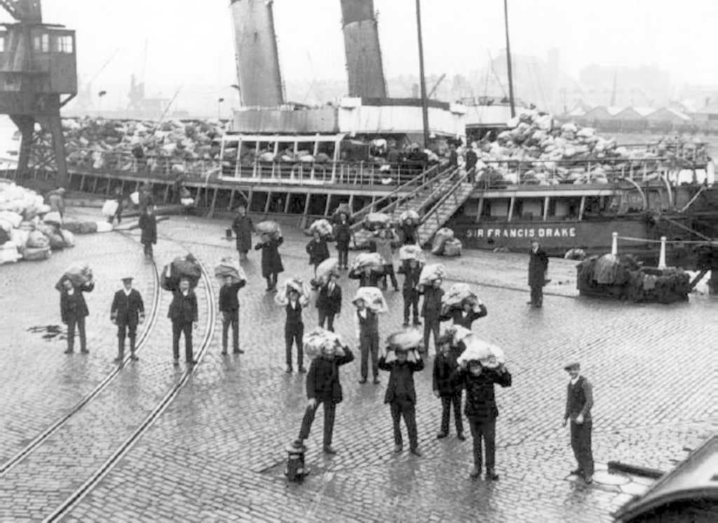 Unloading mail by hand from the Sir Francis Drake at Millbay Docks, March 1926