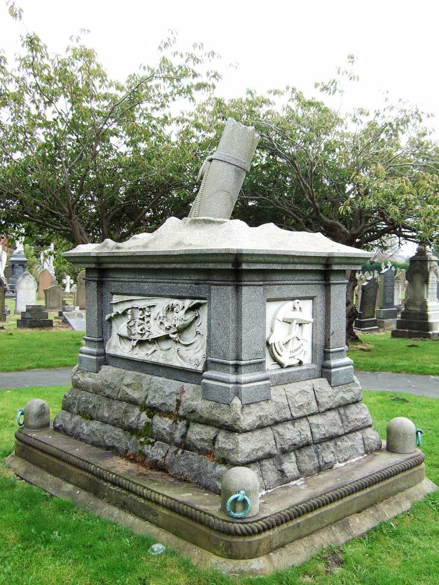 Memorial to the crew of the Eliza Fernley lifeboat, in Duke Street Cemetery