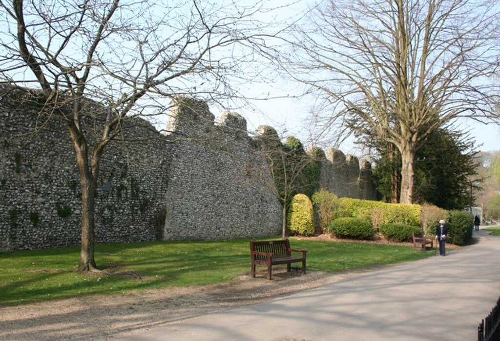Surviving part of the city walls between Wolvesey Castle and the River Itchen. This section retains some battlements.