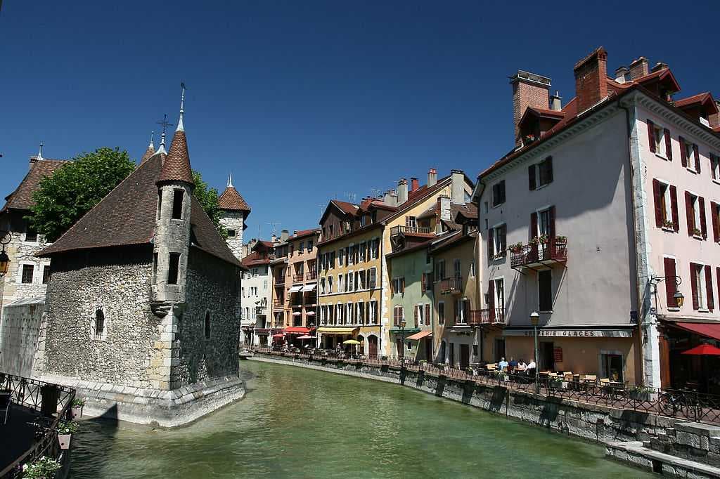The Palais de l'Isle and Thiou river