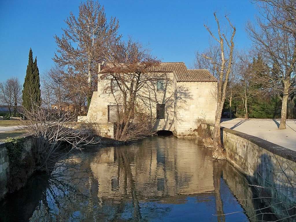 A mill on the Vaucluse Canal in the Pont des 2 eaux district