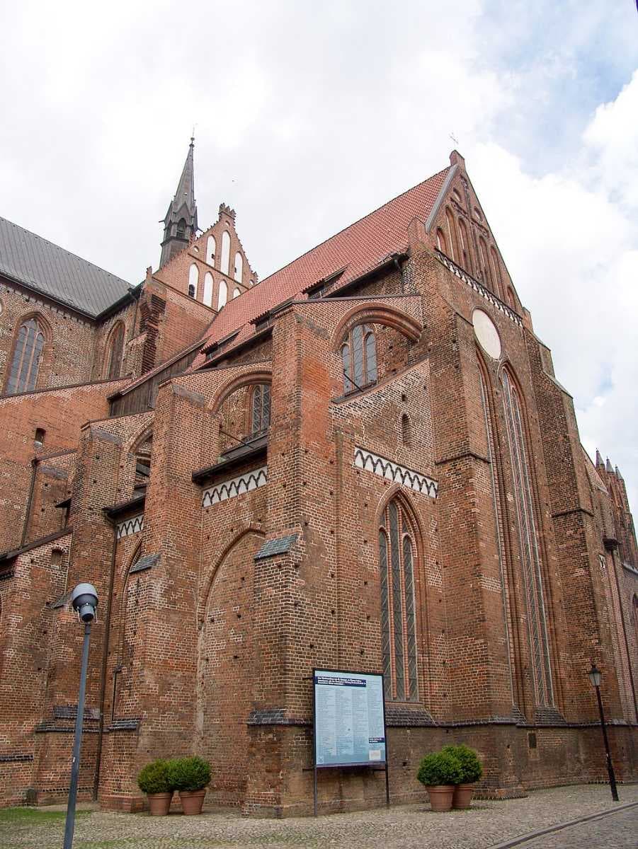 Reconstruction of the Medieval Gothic Georgenkirche (St. George's Church) was completed in 2010.[17]