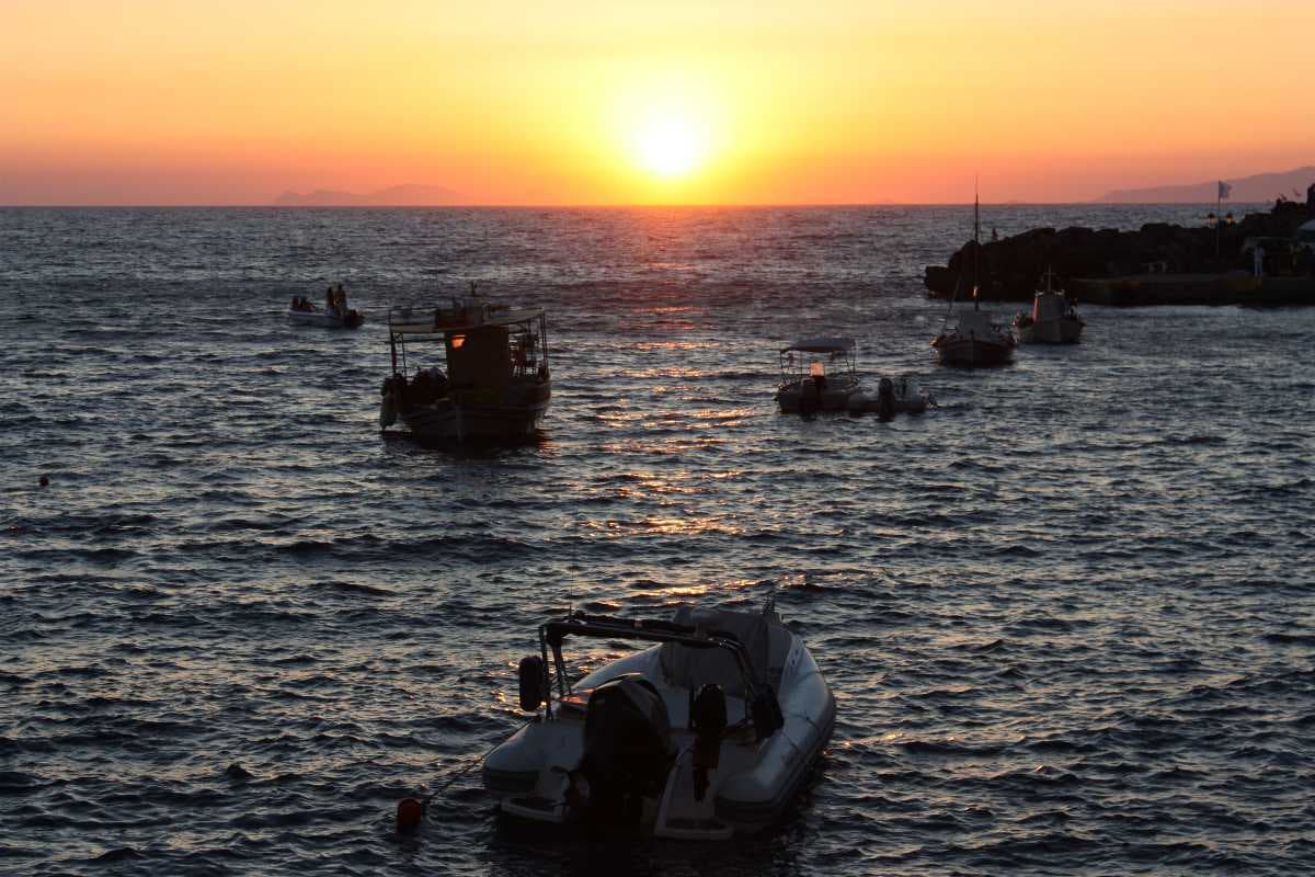 Sunset boat trip in Oia