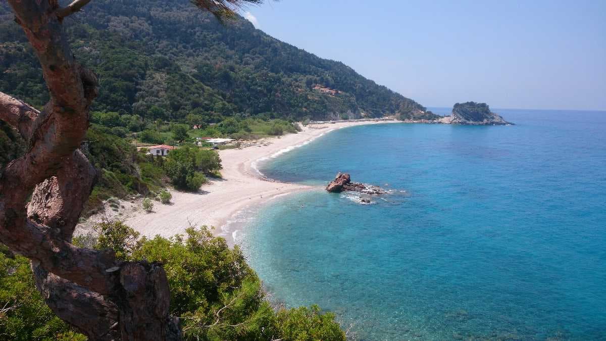 The bifurcated beach of Potami