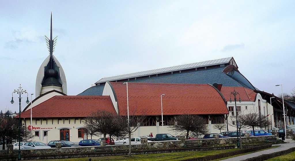 The new swimming pool. (Architect: Imre Makovecz)