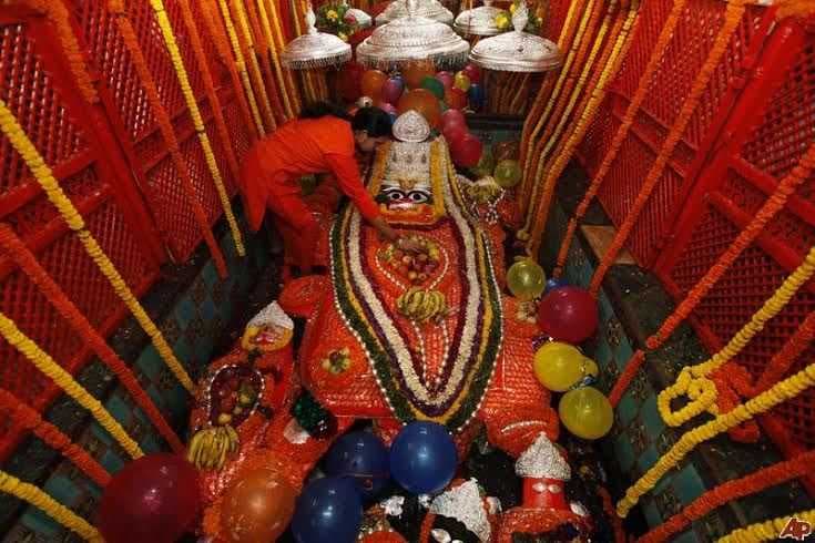 Bade Hanuman Mandir - Situated in Sangam Area of Allahabad