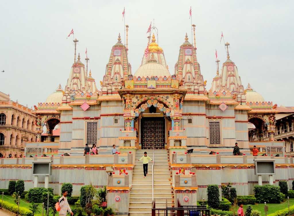 Swami Narayan Mandir - A 6 Storey Building Attracting a Large Number of Visitors Every Year