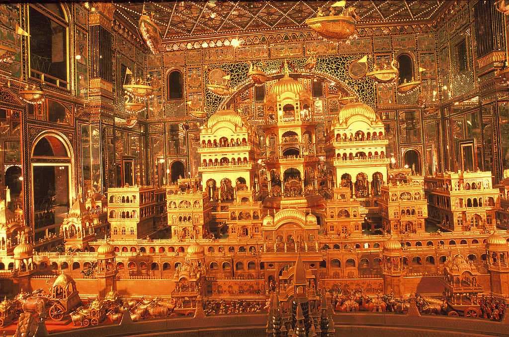 Gold carving depiction of ancient Ayodhya in Ajmer's Soniji Ki Nasiyan[8]