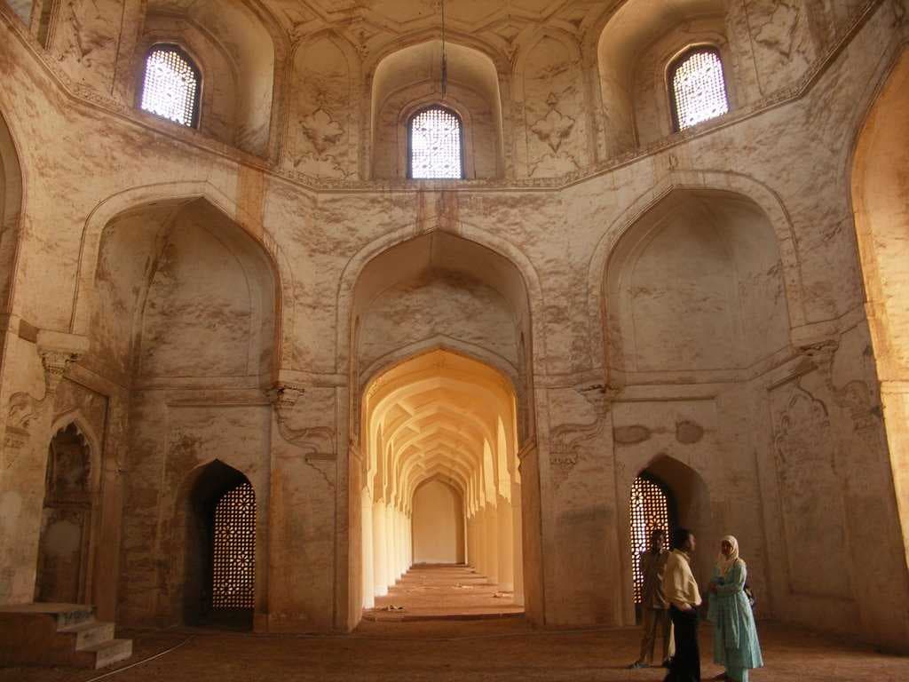 Solah Khamba Mosque