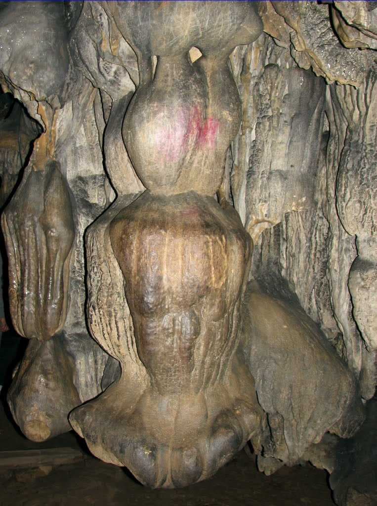 Krem Mawsmai Cave