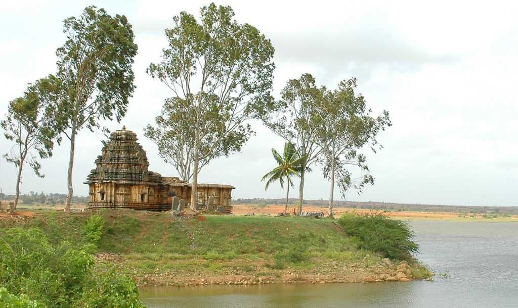Bhimeshwara Temple - Beautiful Lakeside Temple in Nilagunda, Davanagere