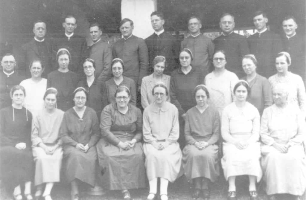 Missionaries in Dhamtari, India, 1932
