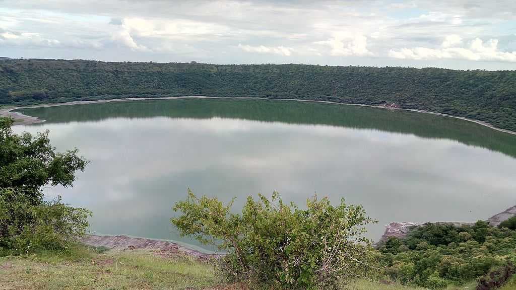 Lonar travel image