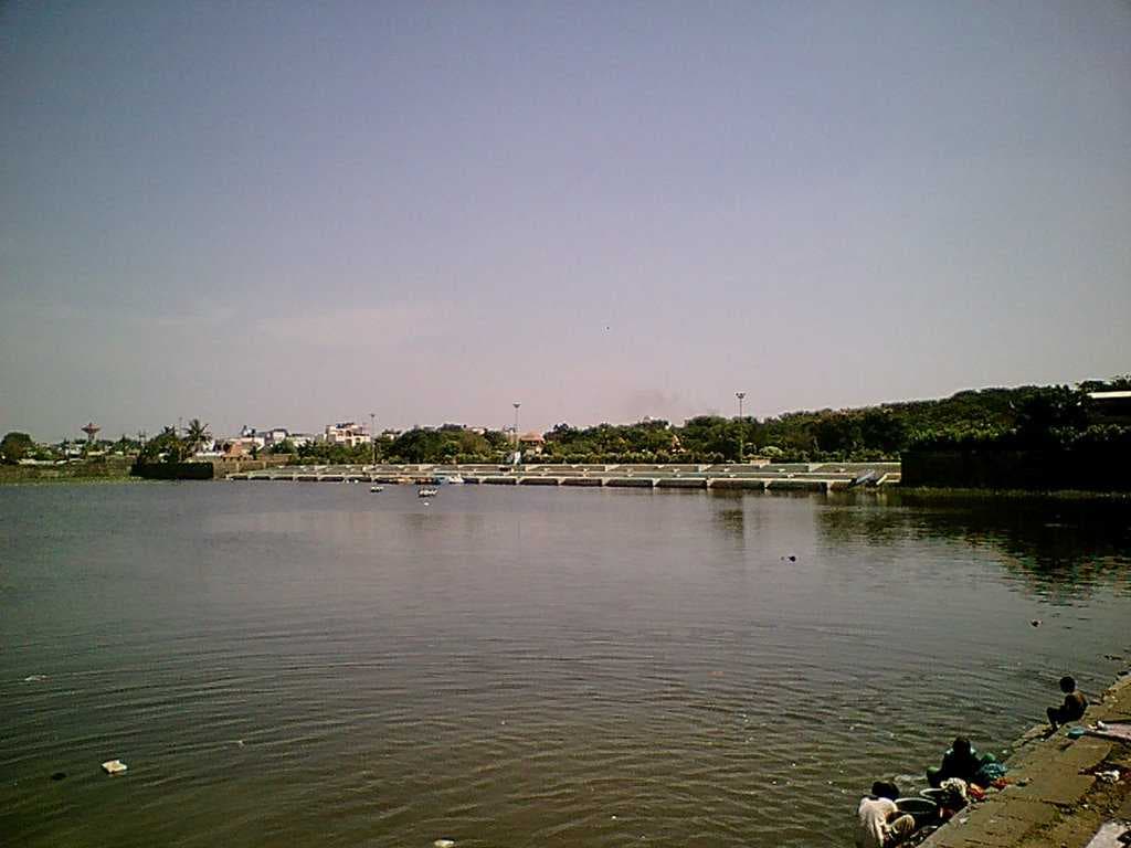 Lake garden Sakkardara
