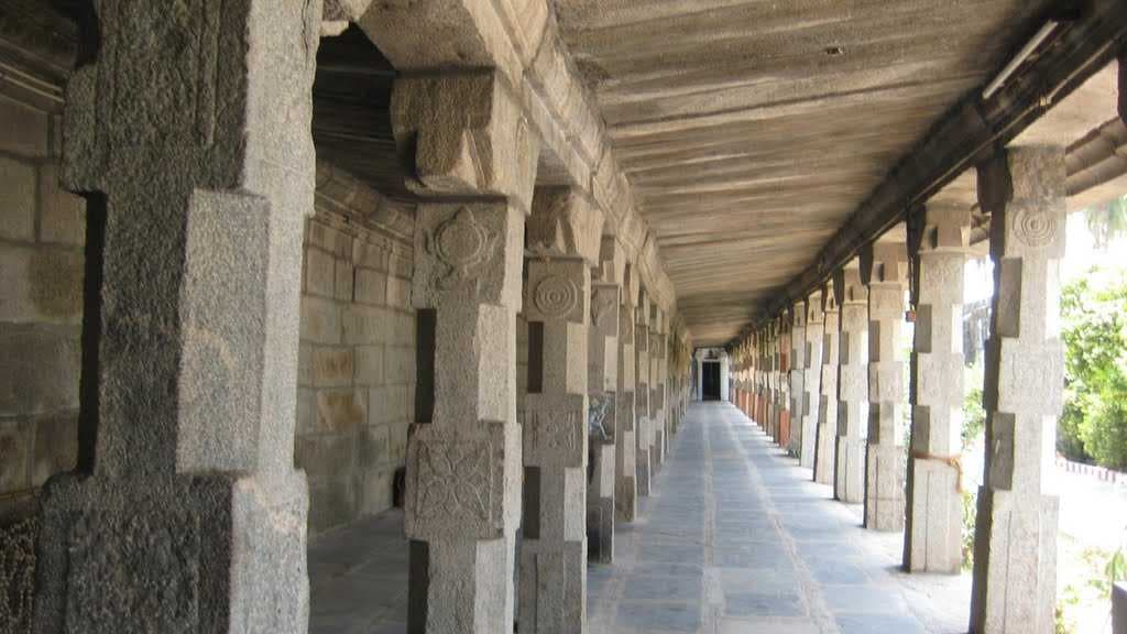 Coridor in Srikalahasteshwara Temple