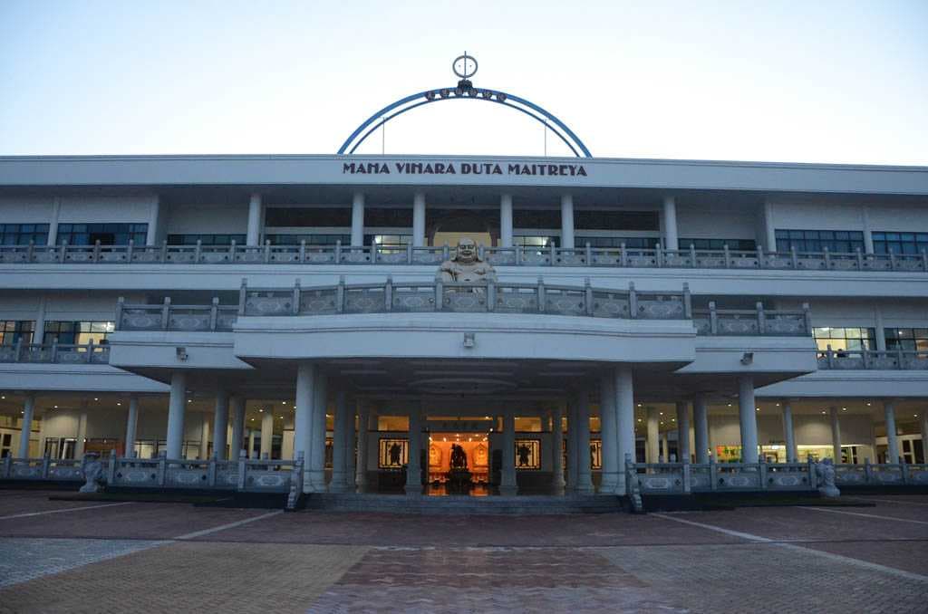 Maha Vihara Duta Maitreya Temple - Biggest Temple with Many Statues
