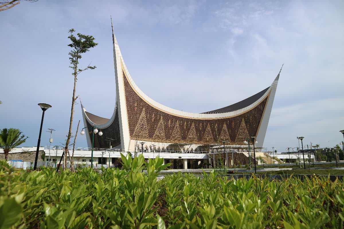 Grand Mosque of West Sumatra - Largest Mosque
