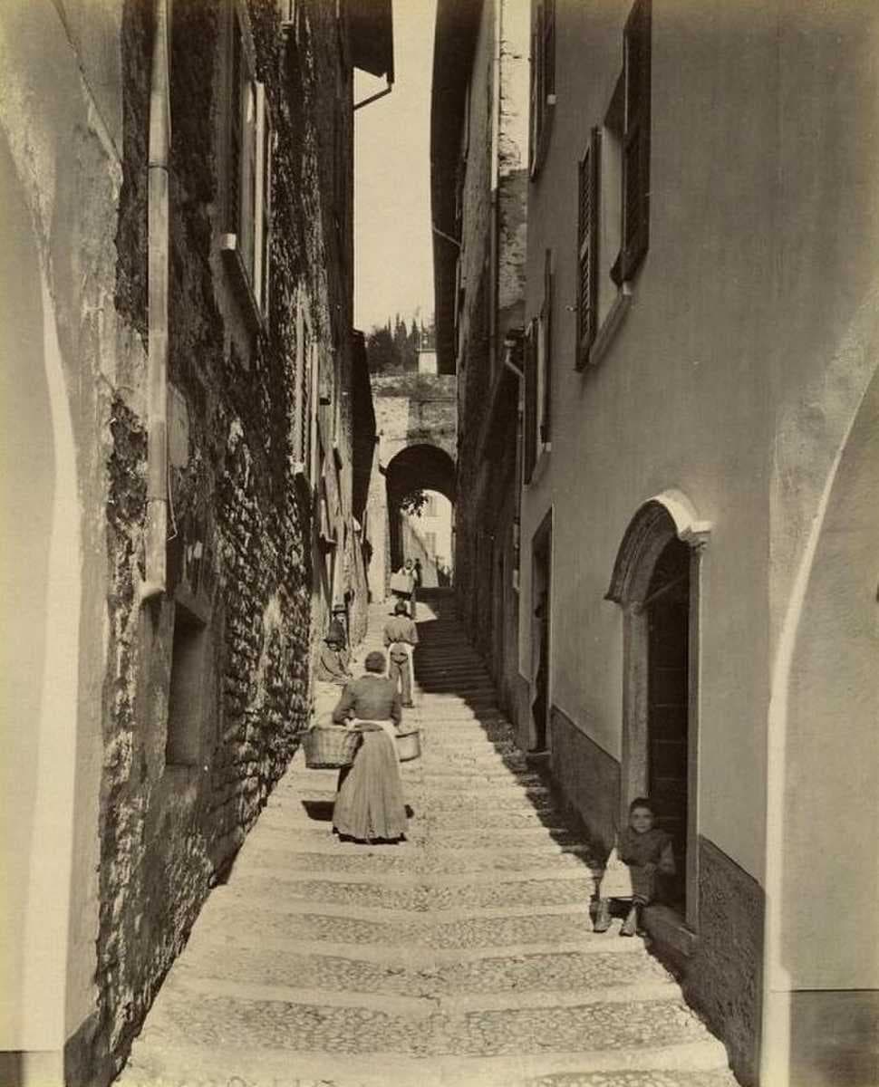The Via del Monastero, a typical Bellagio laneway at the end of the 19th century