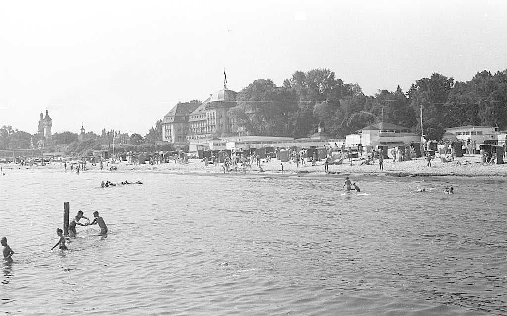 The Sopot beach in the 1950s with the Grand Hotel in the background