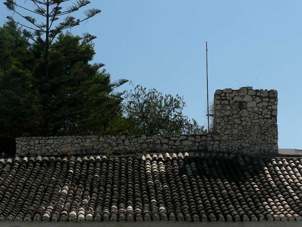 A glimpse of the Castle of Alvor