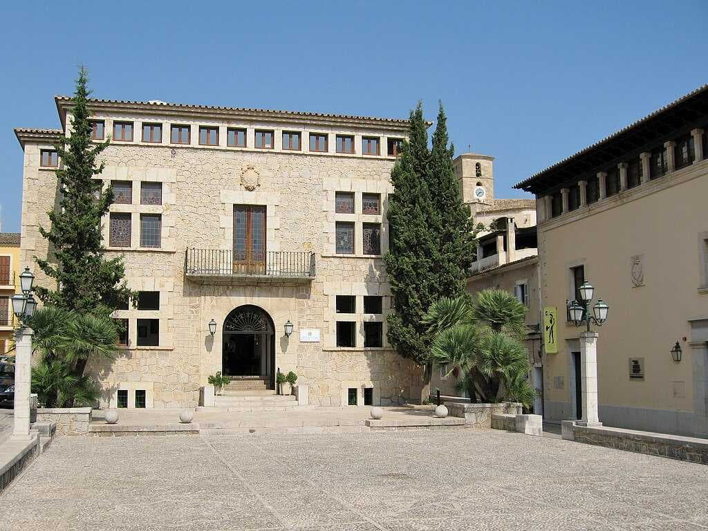 Town Hall and Regional Museum