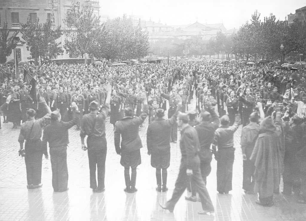 Falange members in front of the Basilica of El Pilar (12 October 1936)