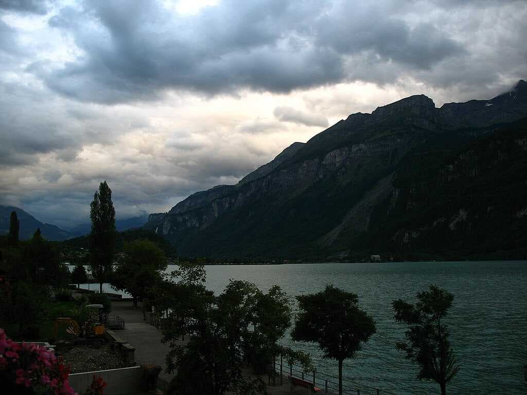 An eastern view of Lake Brienz