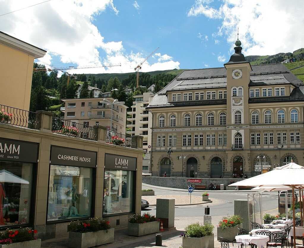 Plazza da Scoulaand St. Moritz library
