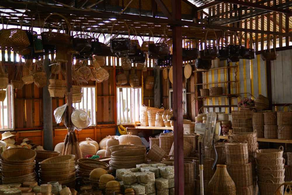 Hang Dong - Famous for Handicrafts and Antiques Shopping