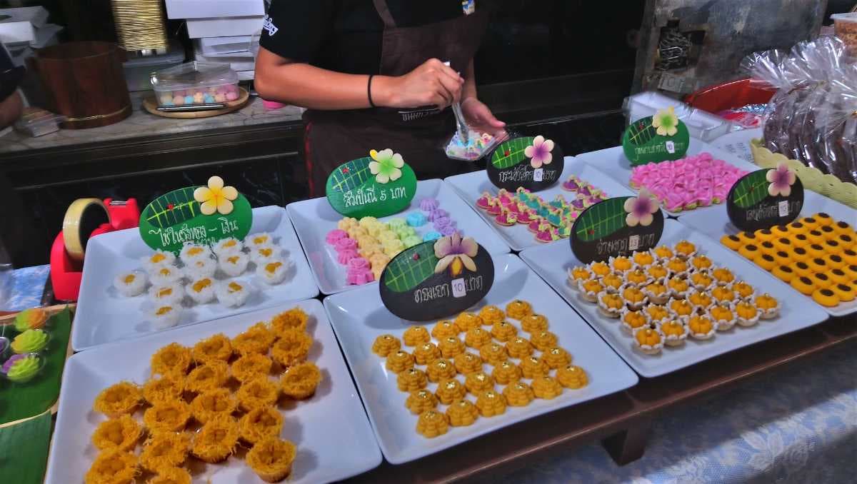 Thai & Mon desserts in Koh Kret