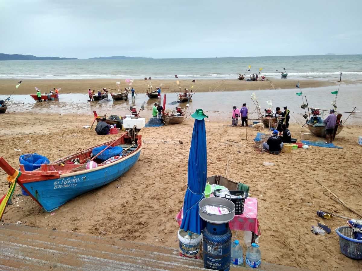 Pattaya Beach - Clear Water Beach Attracting Many Tourists Every Year