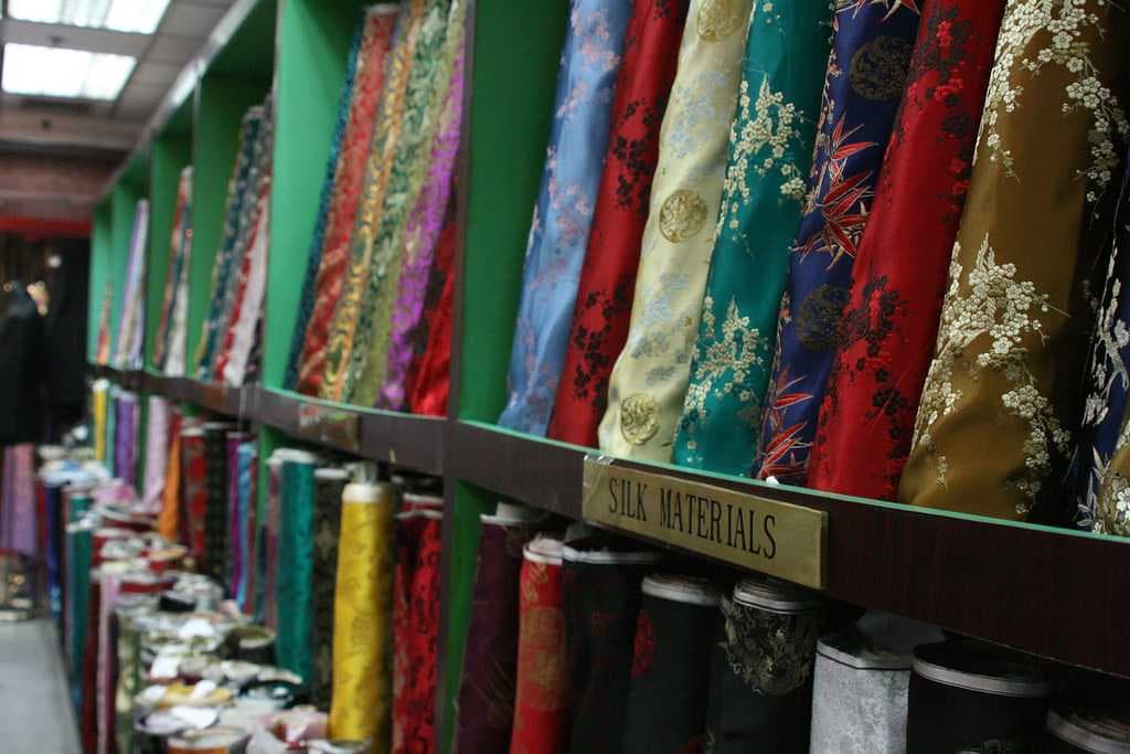 Famous Silk Shopping, Surin