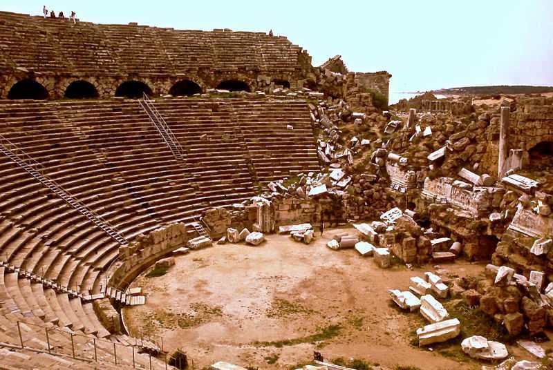 Side Amphitheatre