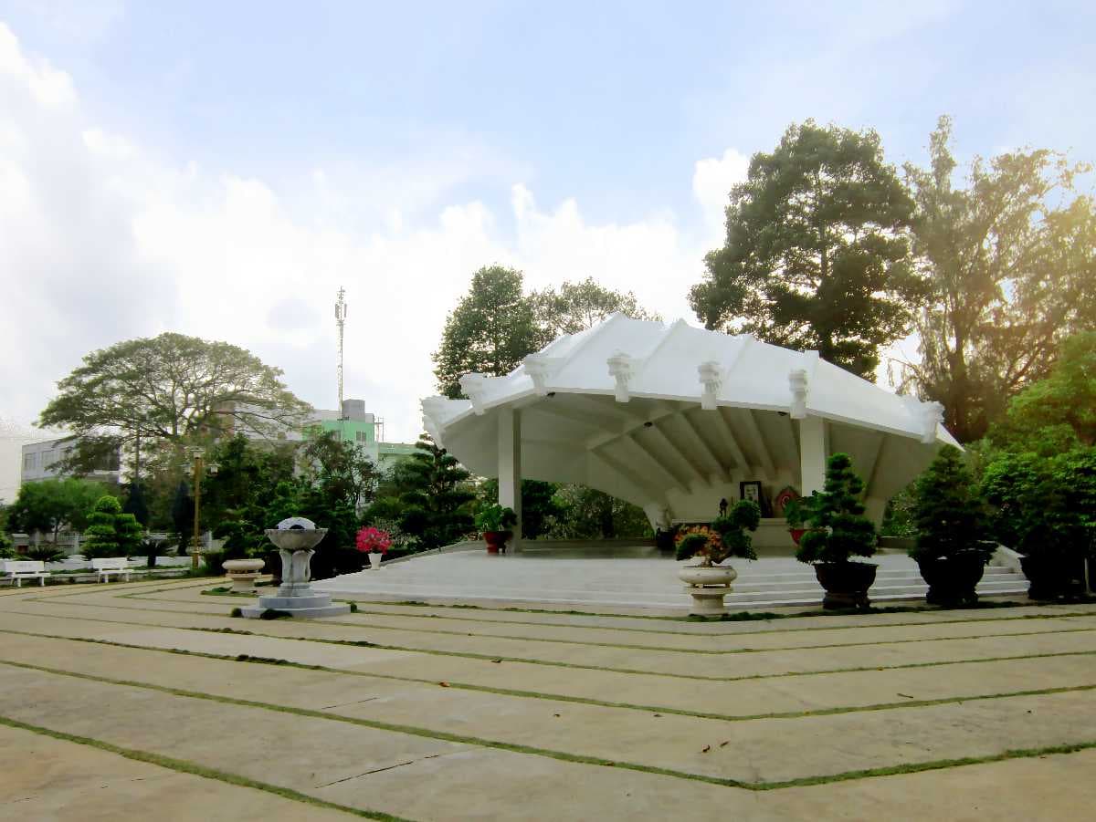 Tomb of Nguyen Sinh Sac