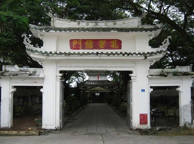 Temple of Literature Entrance