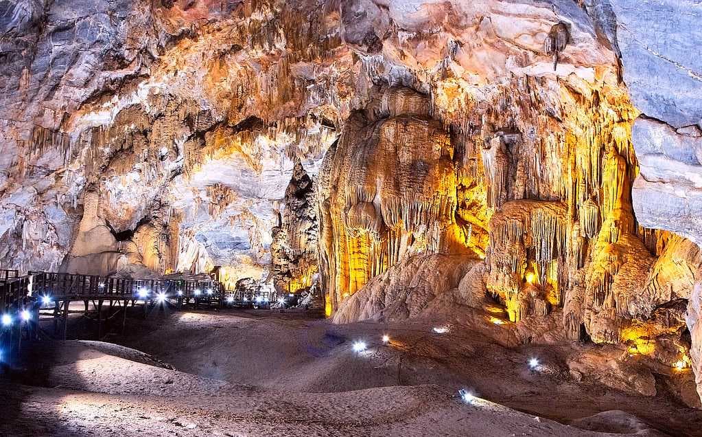 Paradise Cave - One of the Longest Caves Near Vietnam