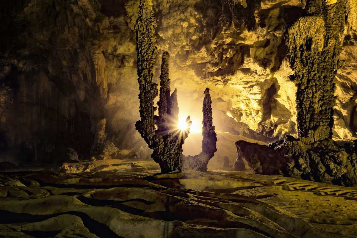 Nguom Ngao - Large Cave Near Ban Gioc waterfall