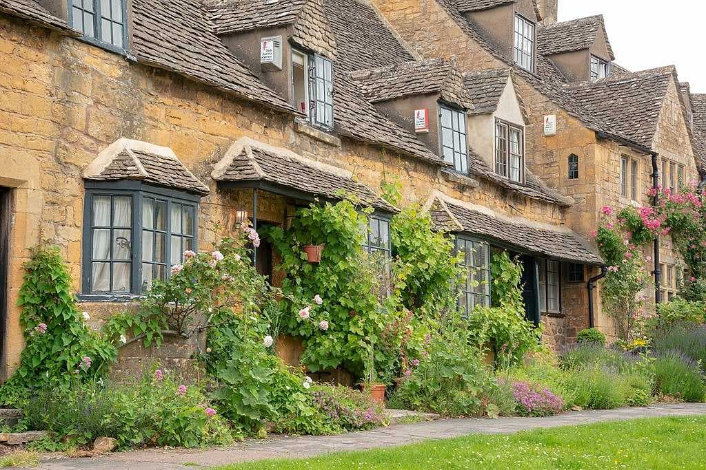 Cotswolds travel image