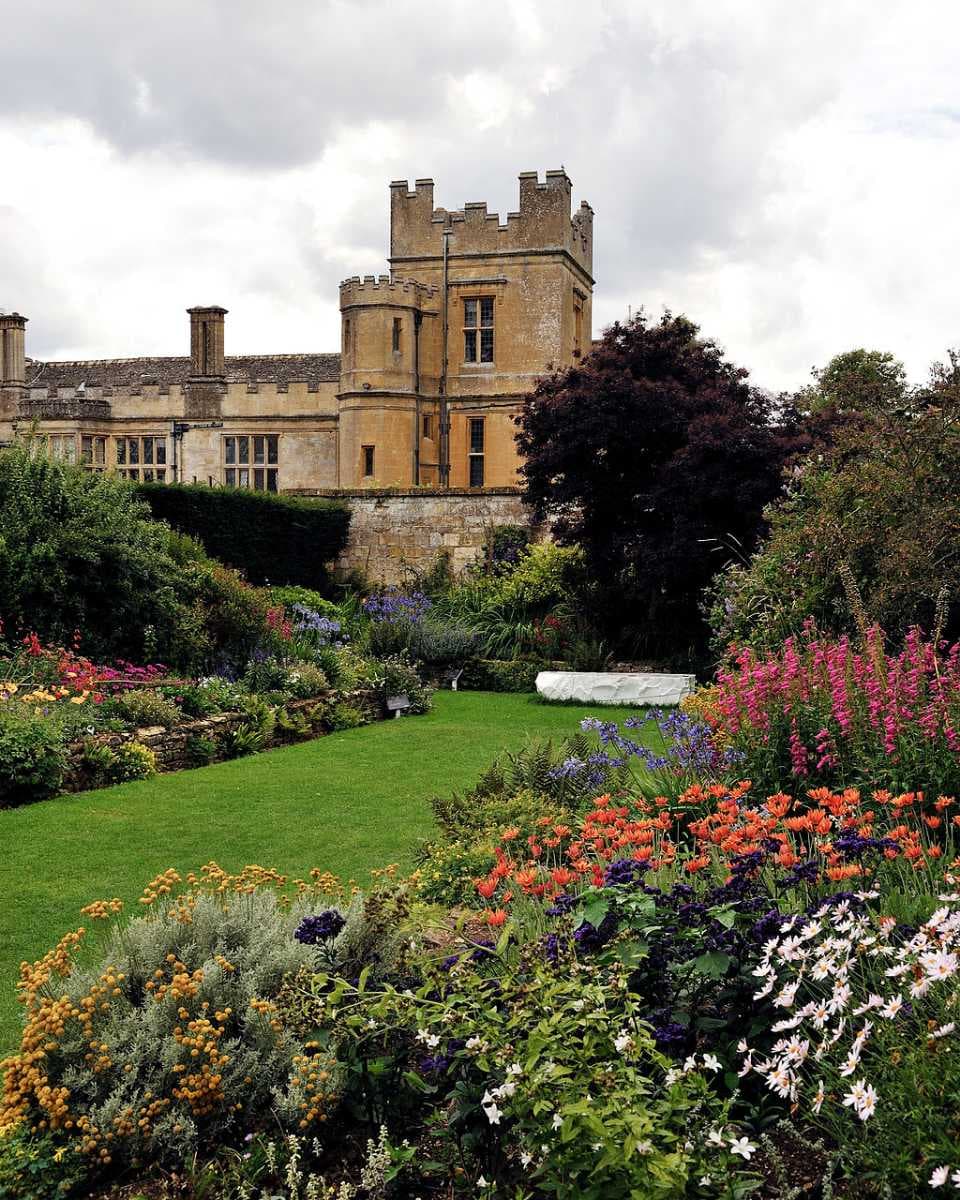 Cotswolds travel image