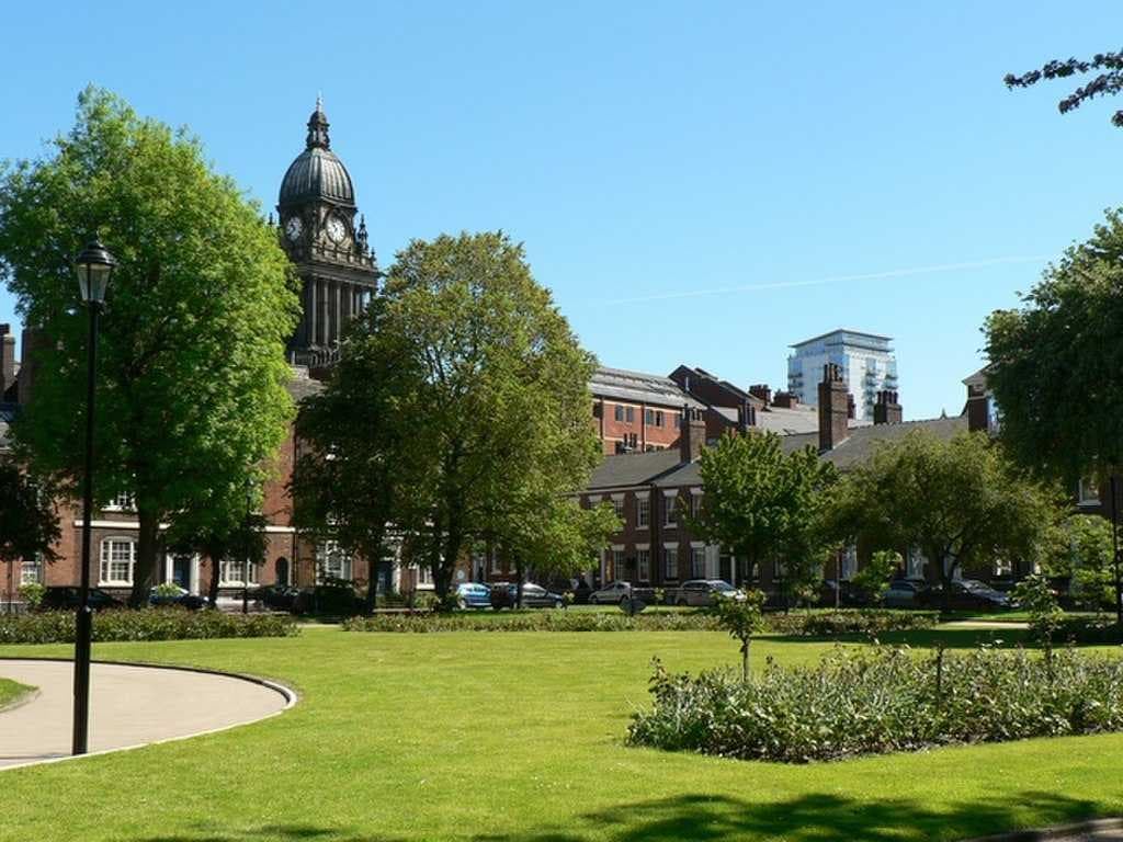 Sunny early-June 2006 day at Park Square