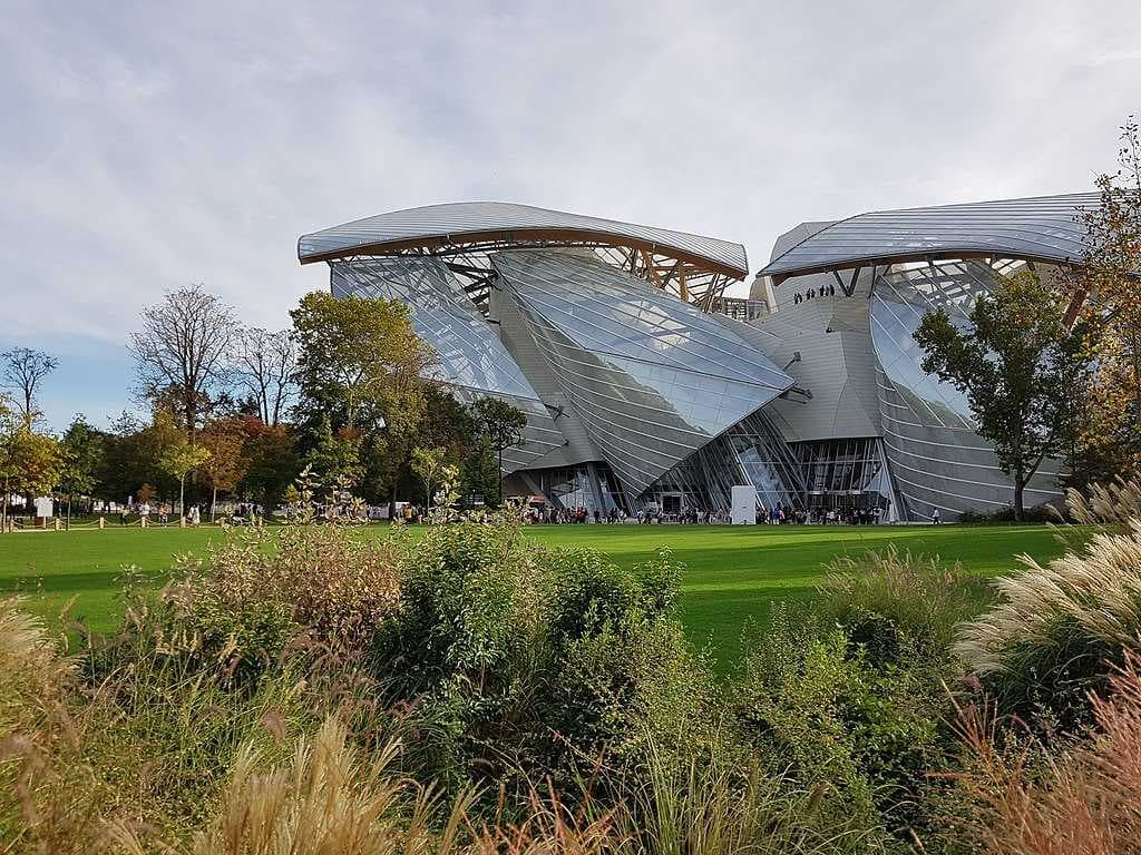 Foundation Louis Vuitton travel image