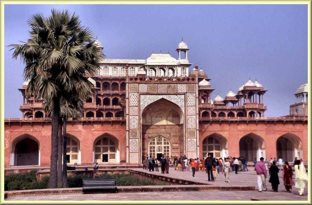 Sikandra Complex (Akbar's Tomb)