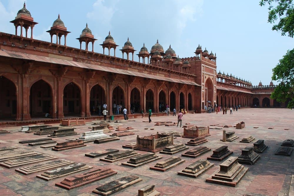 The grave inside Fatehpur Sikri