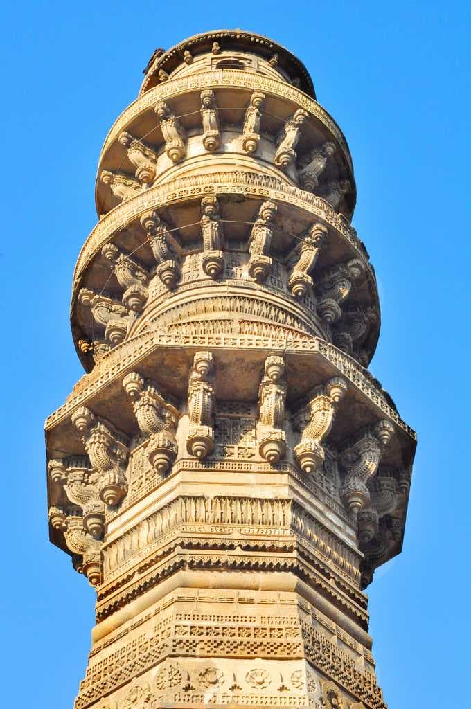 Jhulta Minar
