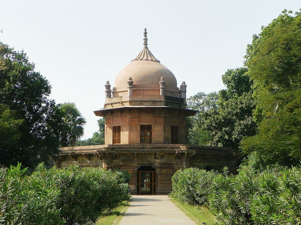 Khusro Bagh travel image